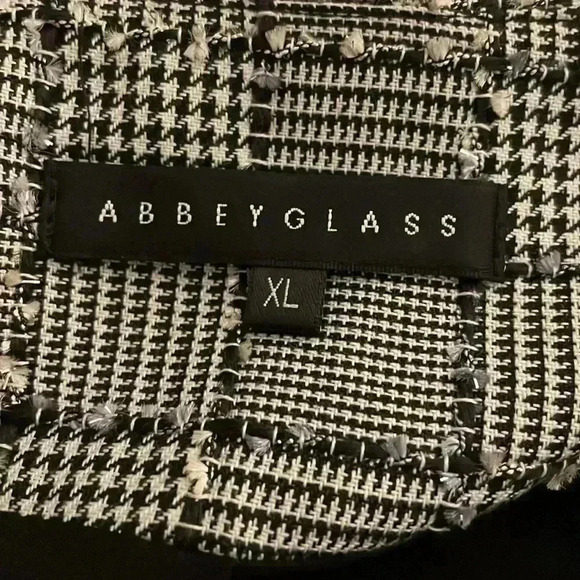 Abbey Glass tweed houndstooth metallic thread cape XL - Picture 9 of 9